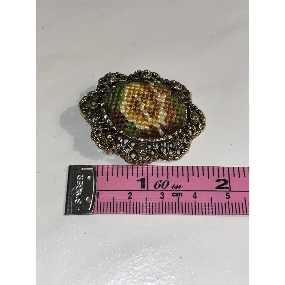 Vinatge Gold Tone Needlepoint‎ Floral Brooch Pin Filagre Mid-Century Art Deco A5